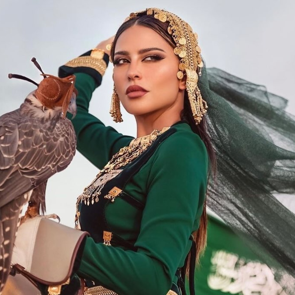 اطلالات جمالية من وحي التراث للنجمات في احتفالات اليوم الوطني السعودي الـ94