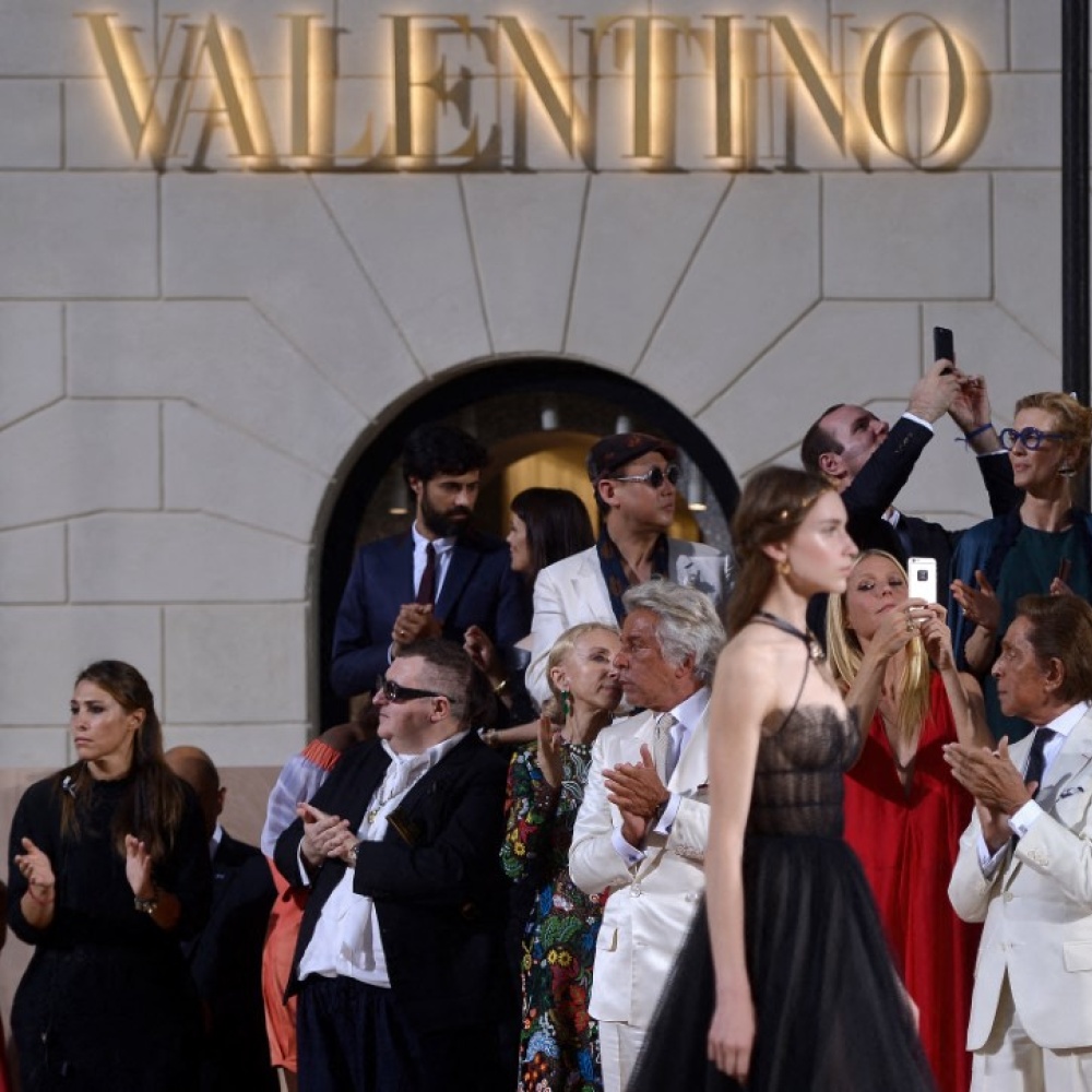 Valentino تحسمها.. هكذا سيتم عرض مجموعاتها من الألبسة الراقية والجاهزة