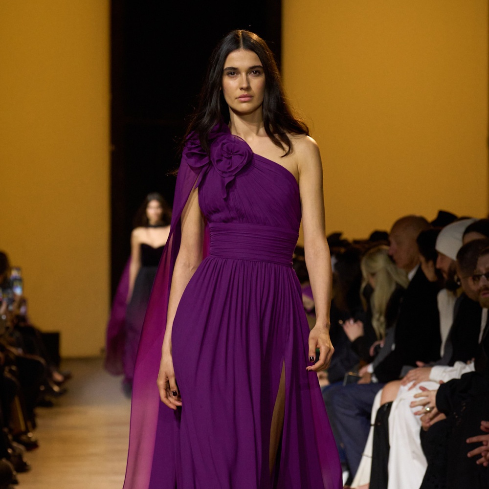 اللون البنفسجي الداكن على الفساتين مع التدرجات والقصات