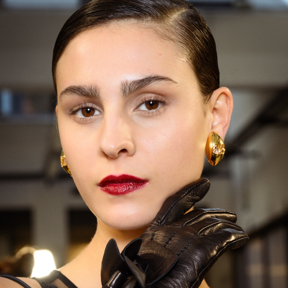 صيحات جمالية جريئة في ختام عروض الموضة في ميلانو لربيع 2025