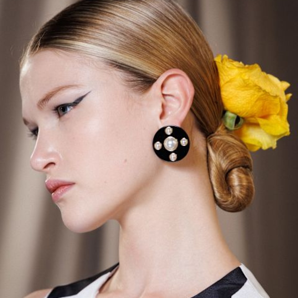 تسريحات شعر متنوعة من عروض نيويورك للموضة