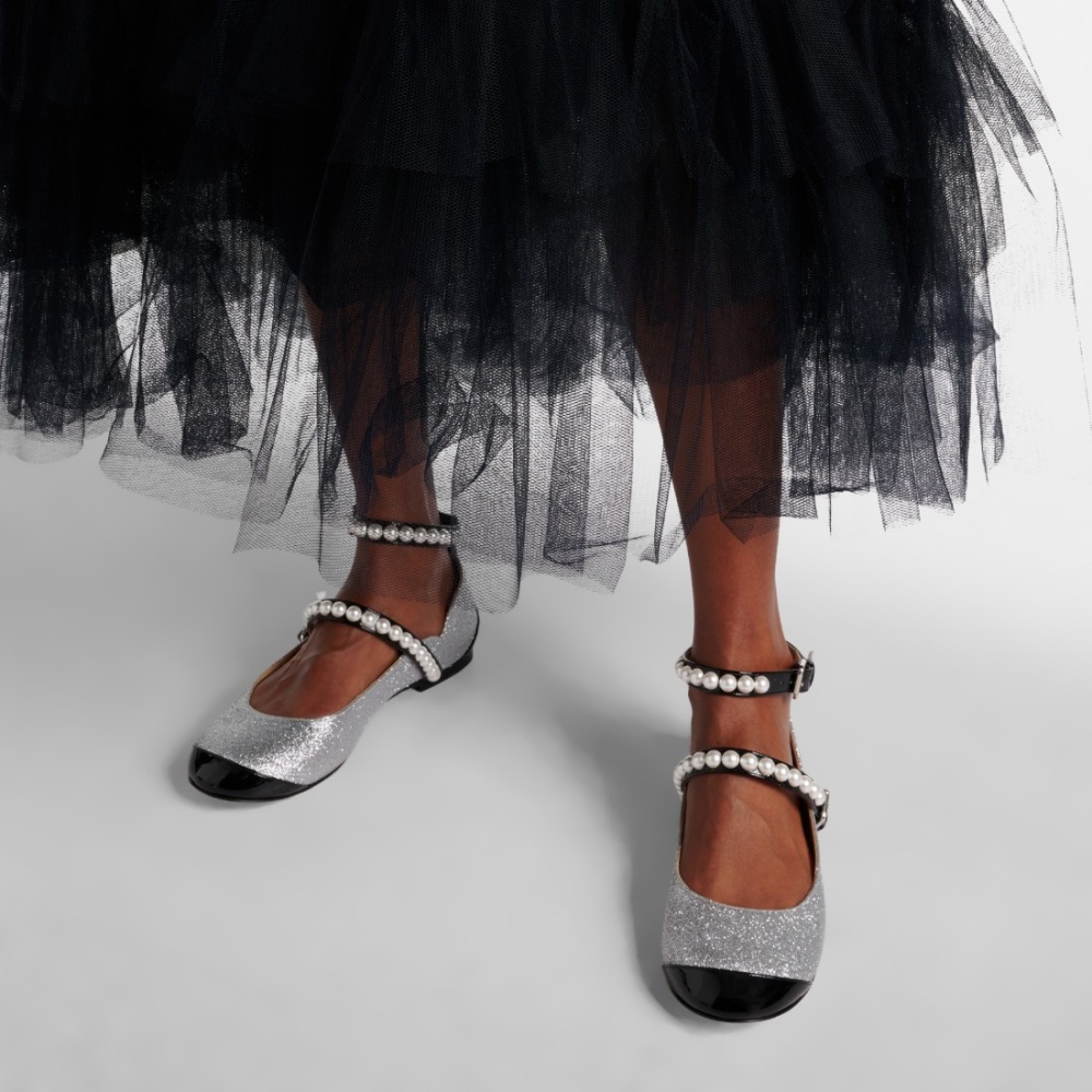 صيحات الأحذية لخريف 2024: من الكعب الصغير إلى تصاميم الكاحل الأنيقة