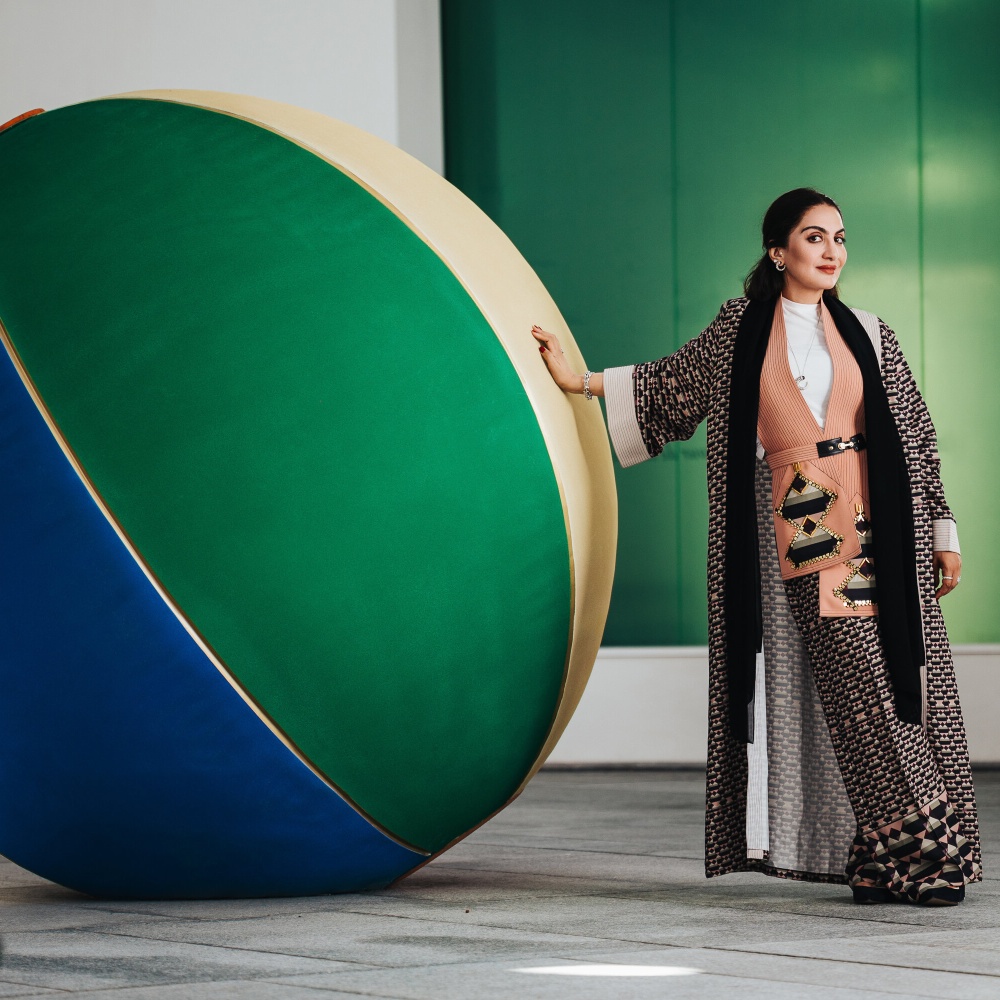 الفنانة الإماراتية لمياء قرقاش وعملها "كرة المبتدئين"