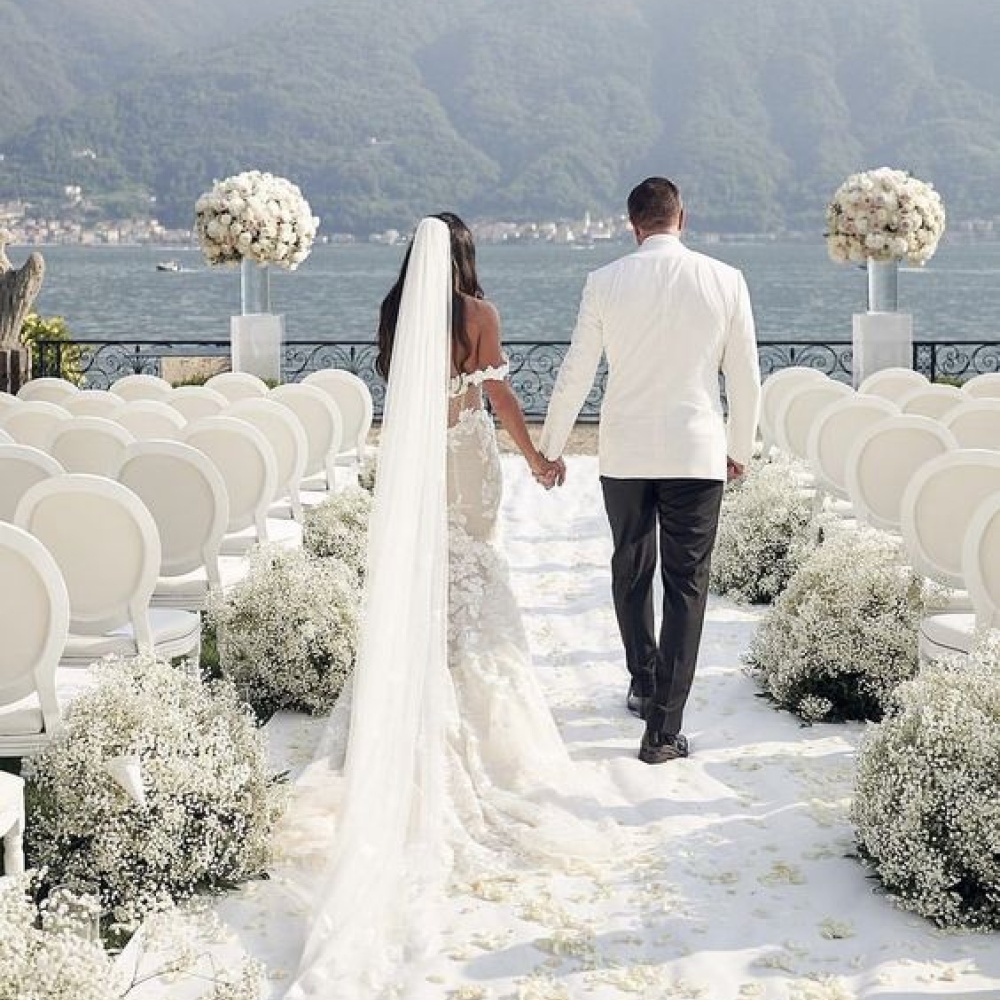 صور مميزة للعروسين في حفل زفاف بتوقيت مغيب الشمس- الصورة من Pinterest