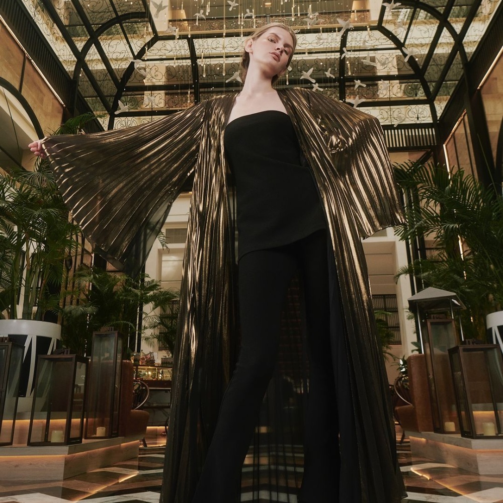 موديلات العبايات البليسيه التي لا غنى عنها في خزانتك هذا الخريف