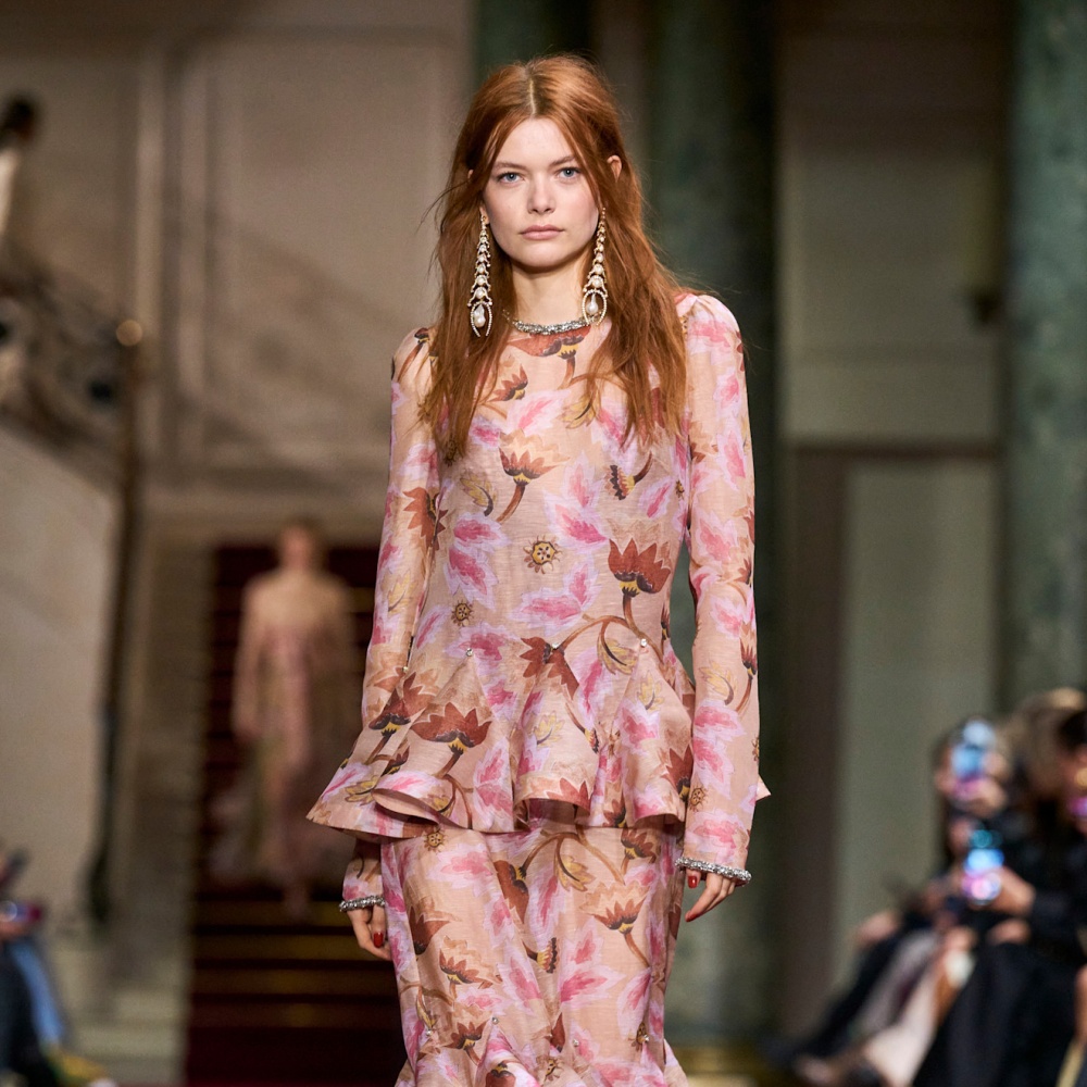 تنسيق الملابس الشتوية 2025 وأسرار الطبقات المثالية لستايل لا يقاوم