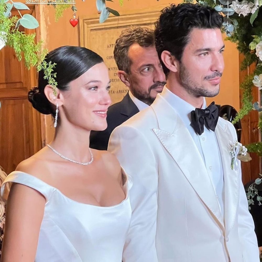 إطلالتي بينار دينيز وكان يلدريم في حفل الزفاف