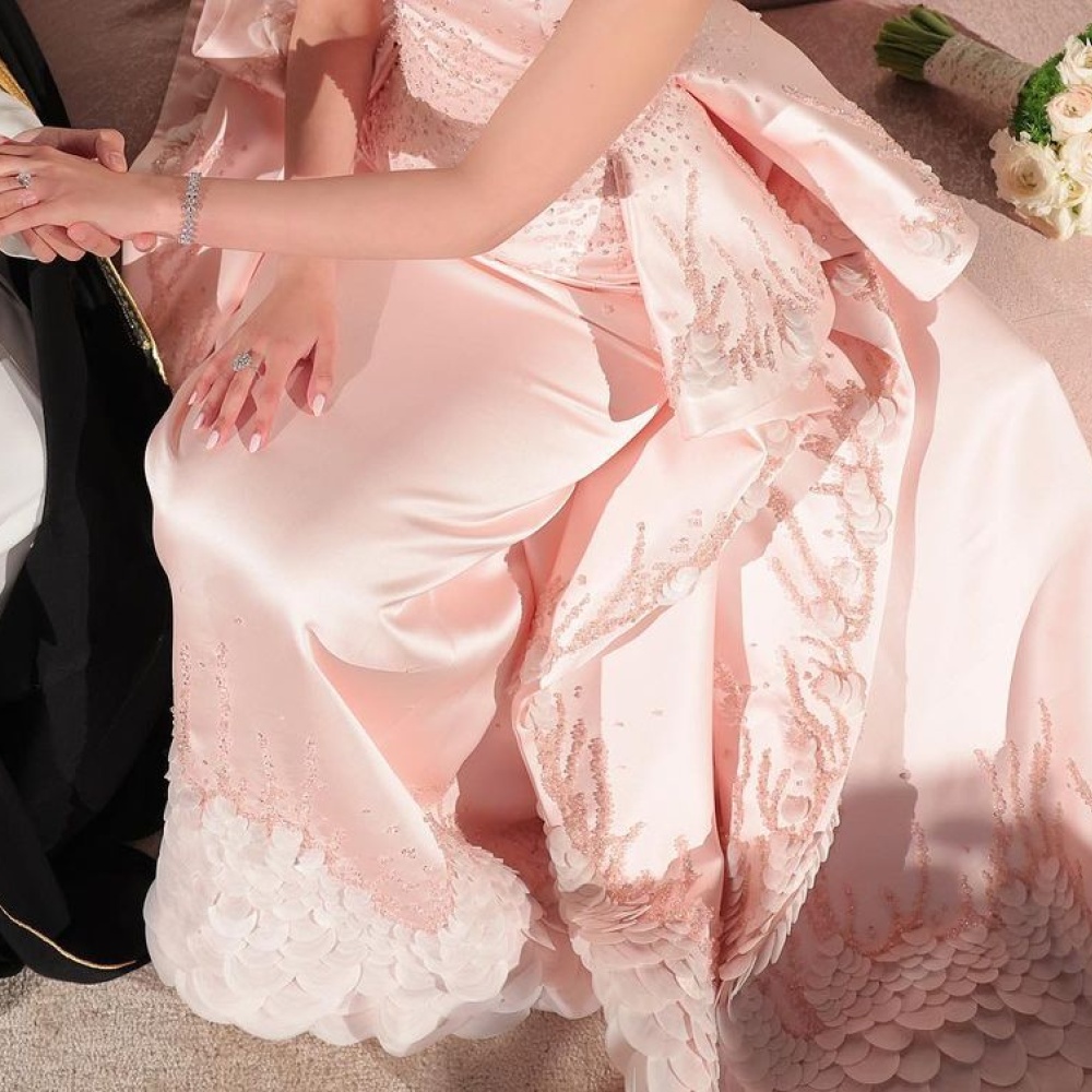 عروس سعودية متألقة بفستان من سعيد قبيسي