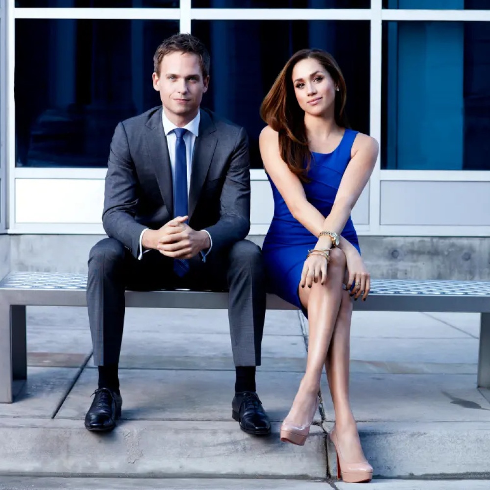 باتريك آدامز يفاجئ الجمهور بصورة نادرة مع ميغان ماركل