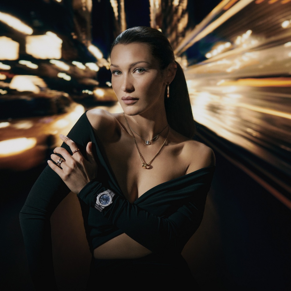 بيلا حديد خلال تصوير حملة حملة (Sculpted by Light)