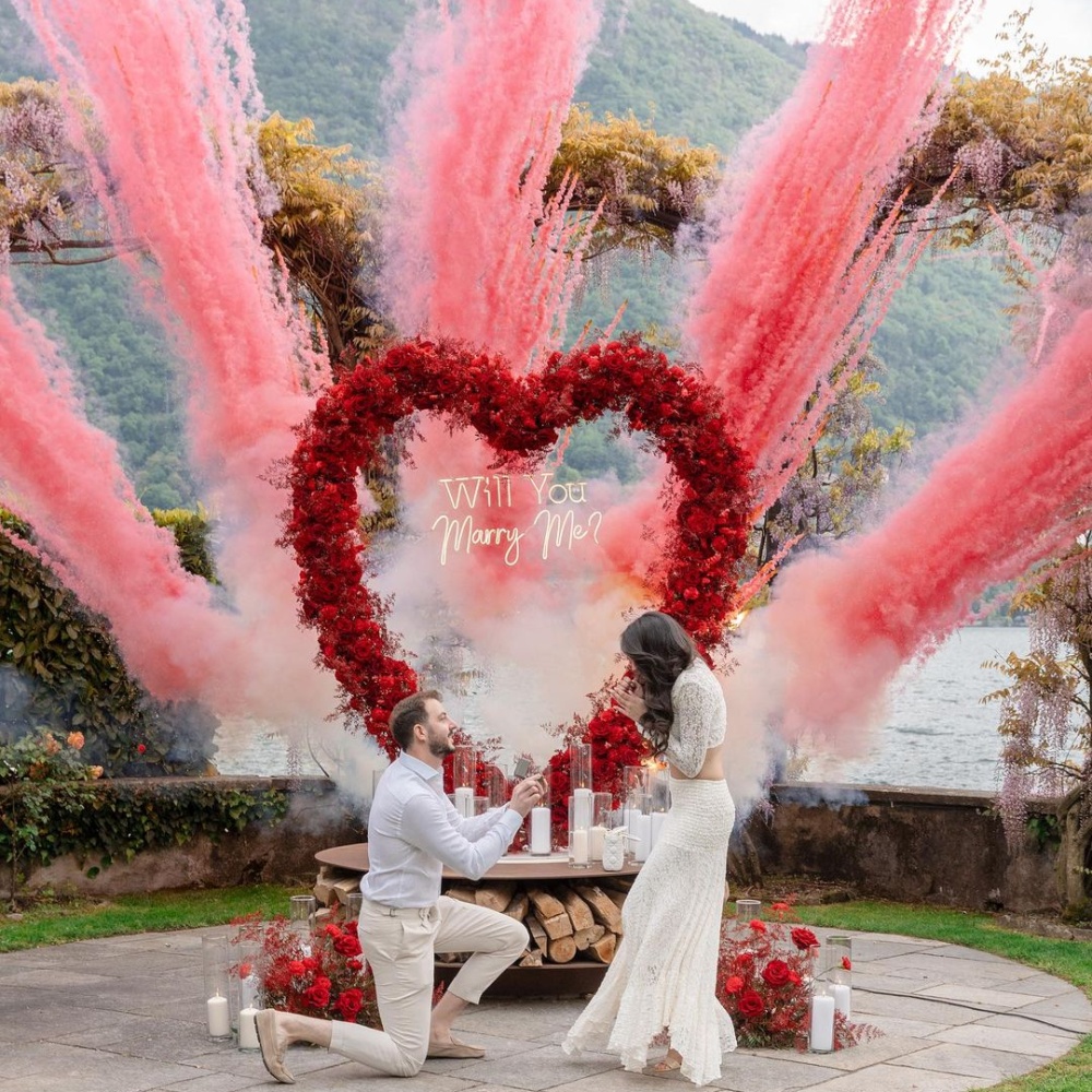 ساندي تاتب لحظة تلقيها عرض الزواج بطريقة رومانسية