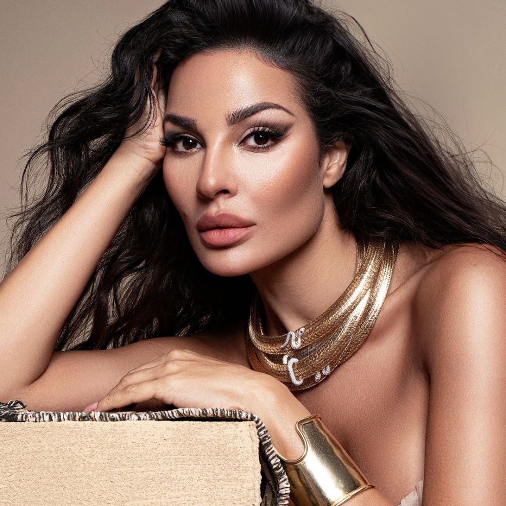 مجوهرات نادين نسيب نجيم تُضفي رونقًا خاصًا على إطلالاتها الأنثوية  