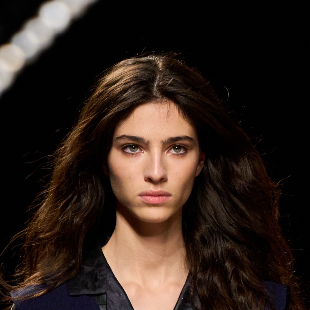 استفيدي من فوائد الحناء للشعر وعززي لون البصيلات بشكل طبيعي