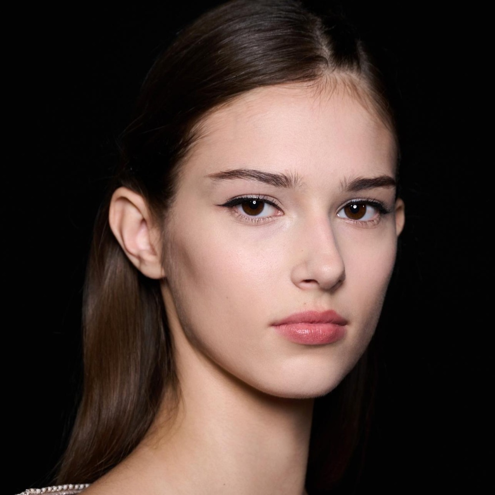 تعرفي إلى الفرق بين الزيوت الجافة والرطبة لتعزيز جمال بشرتك وشعرك وجسمك