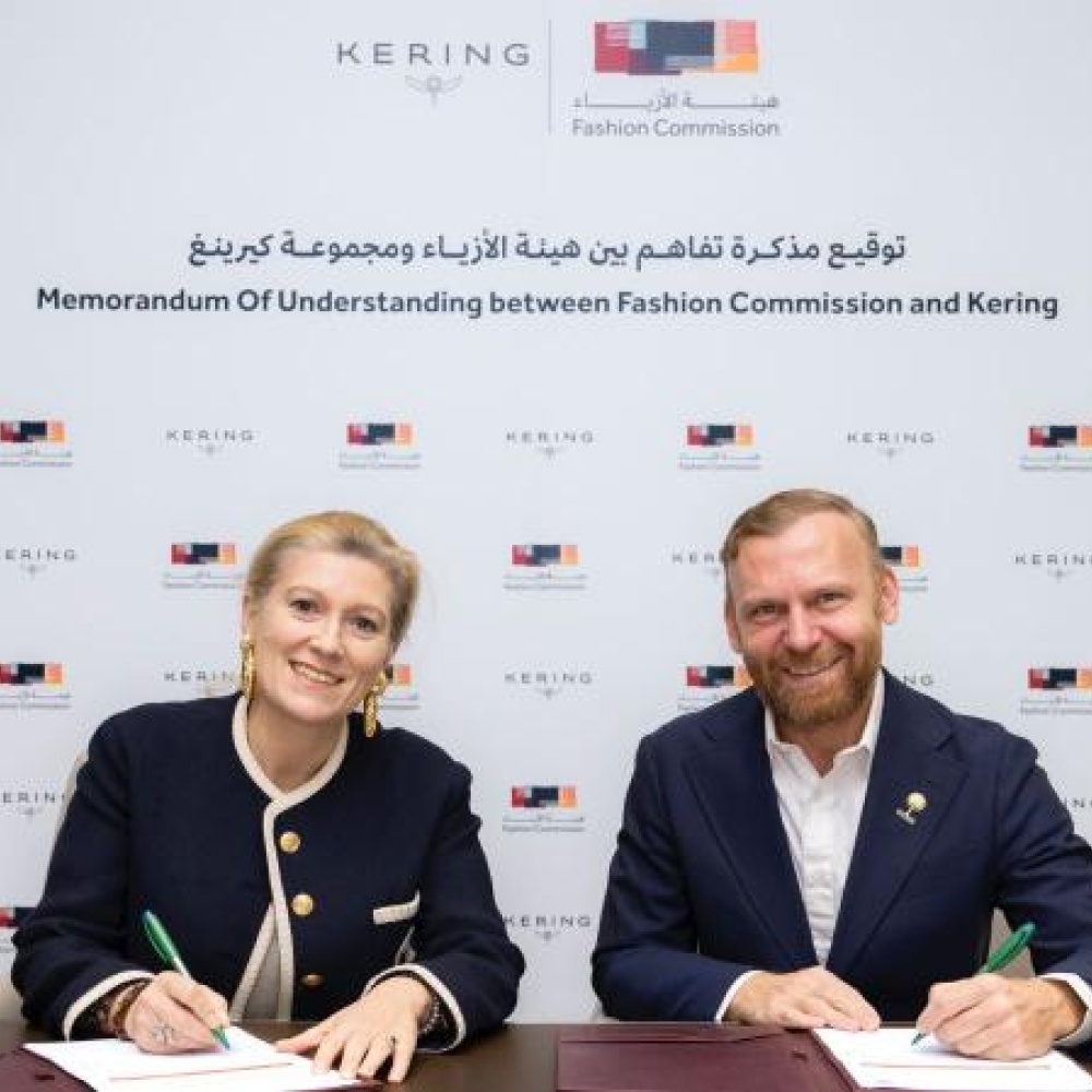 مذكرة تفاهم بين هيئة الأزياء ومجموعة كيرينغ لتعزيز الاستدامة في قطاع الأزياء