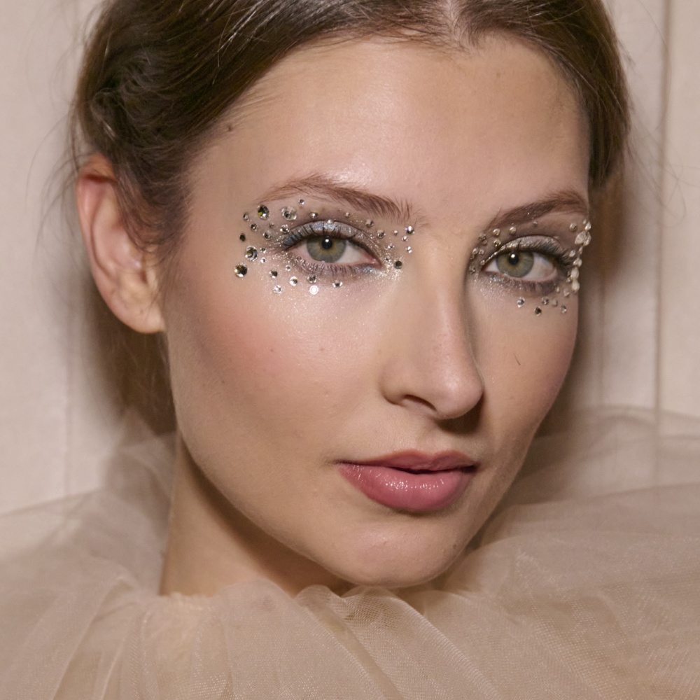 رسمات الظلال الفضية مع حبيبات الستراس من دار Nardos