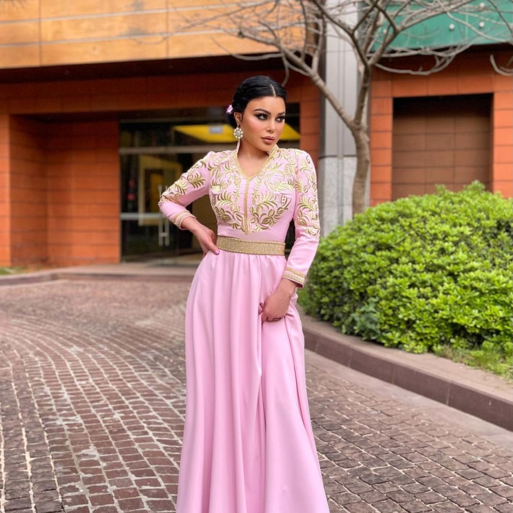 فساتين سهرة باللون الوردي تناسب كل الأذواق وتعزز دعمك لحملات التوعية بسرطان الثدي