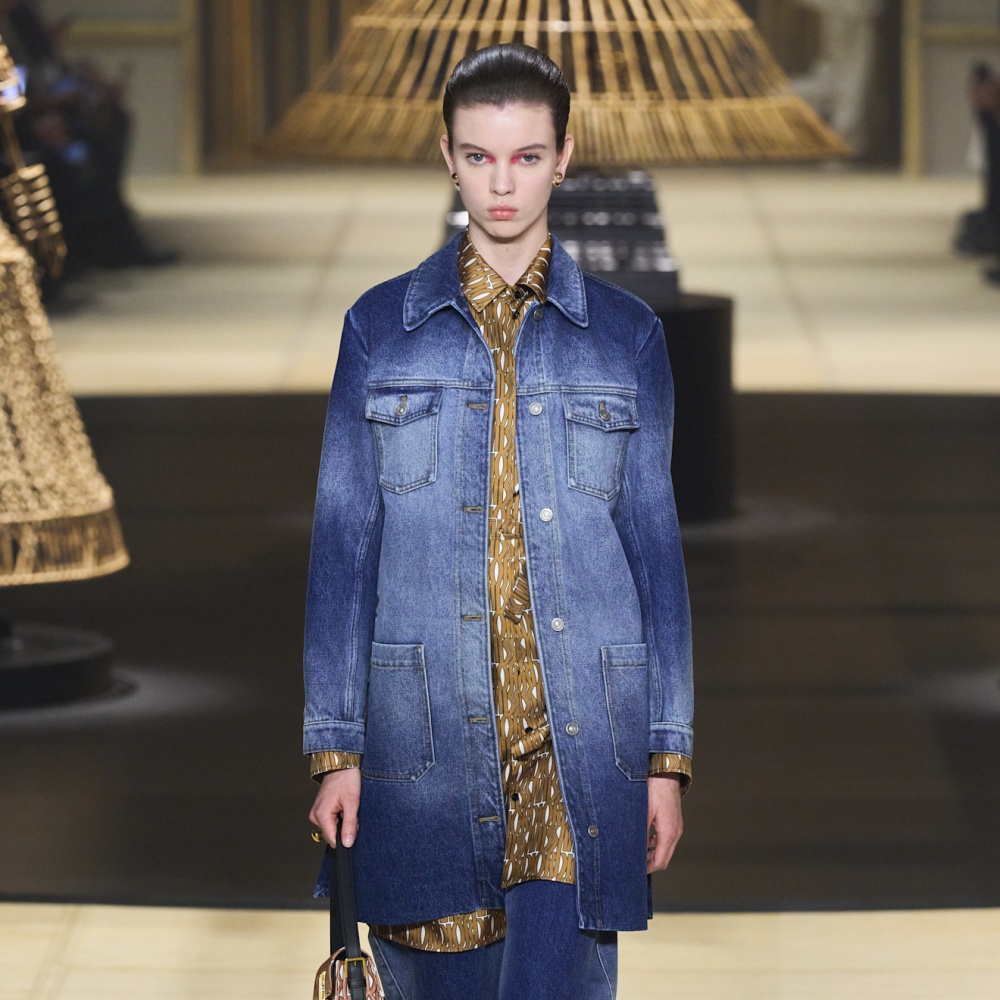 الجينز الواسع من Christian Dior 