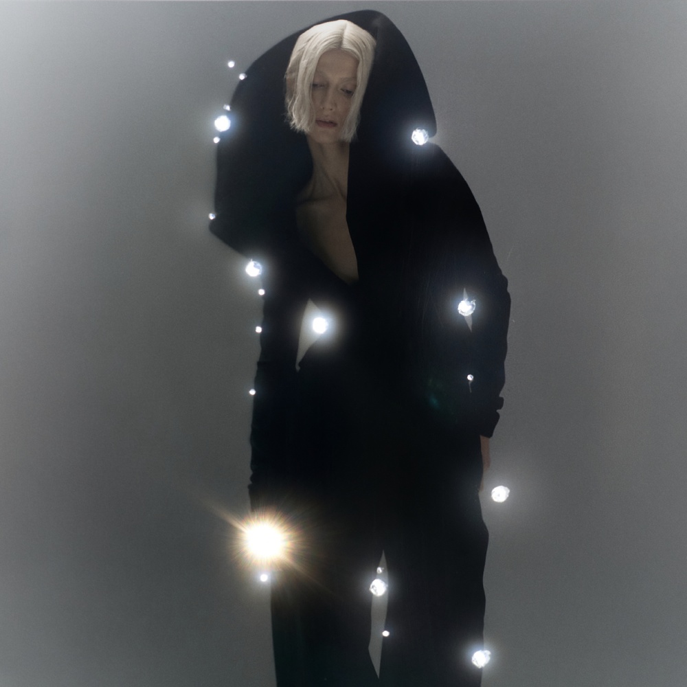 جلسة تصورية بعنوان "رحلة إبداعية أنيقة من الواقع إلى الخيال"