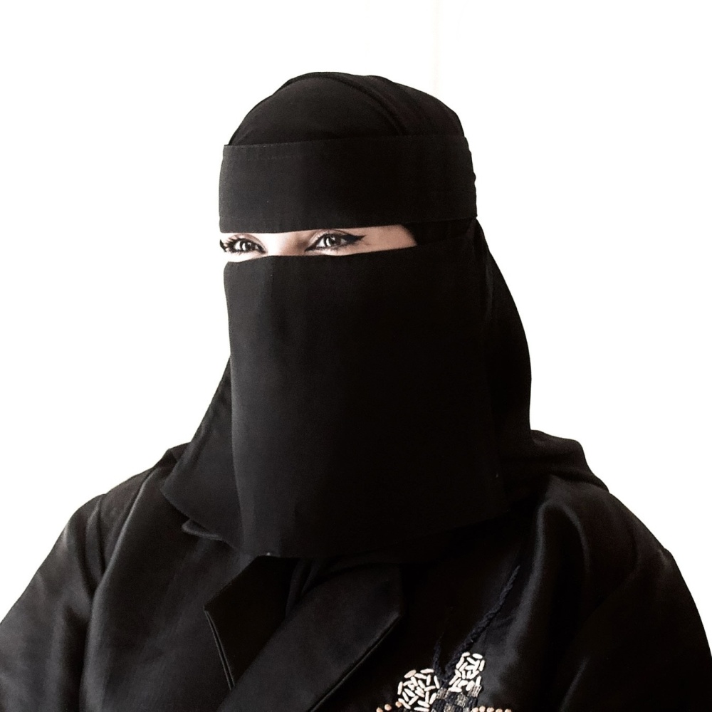 خاص "هي": كيف حولت اللاعبة السعودية ريماس الحربي شغف الطفولة بالألعاب إلى احتراف عالمي؟