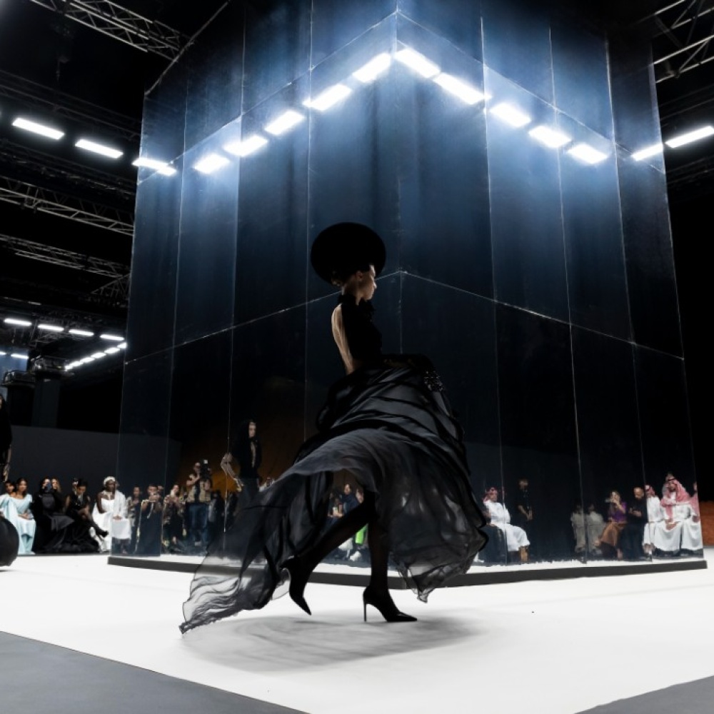 أسبوع الأزياء في الرياض يجمع التراث والحداثة... إليكم أبرز الصيحات التي برزت على منصات العروض