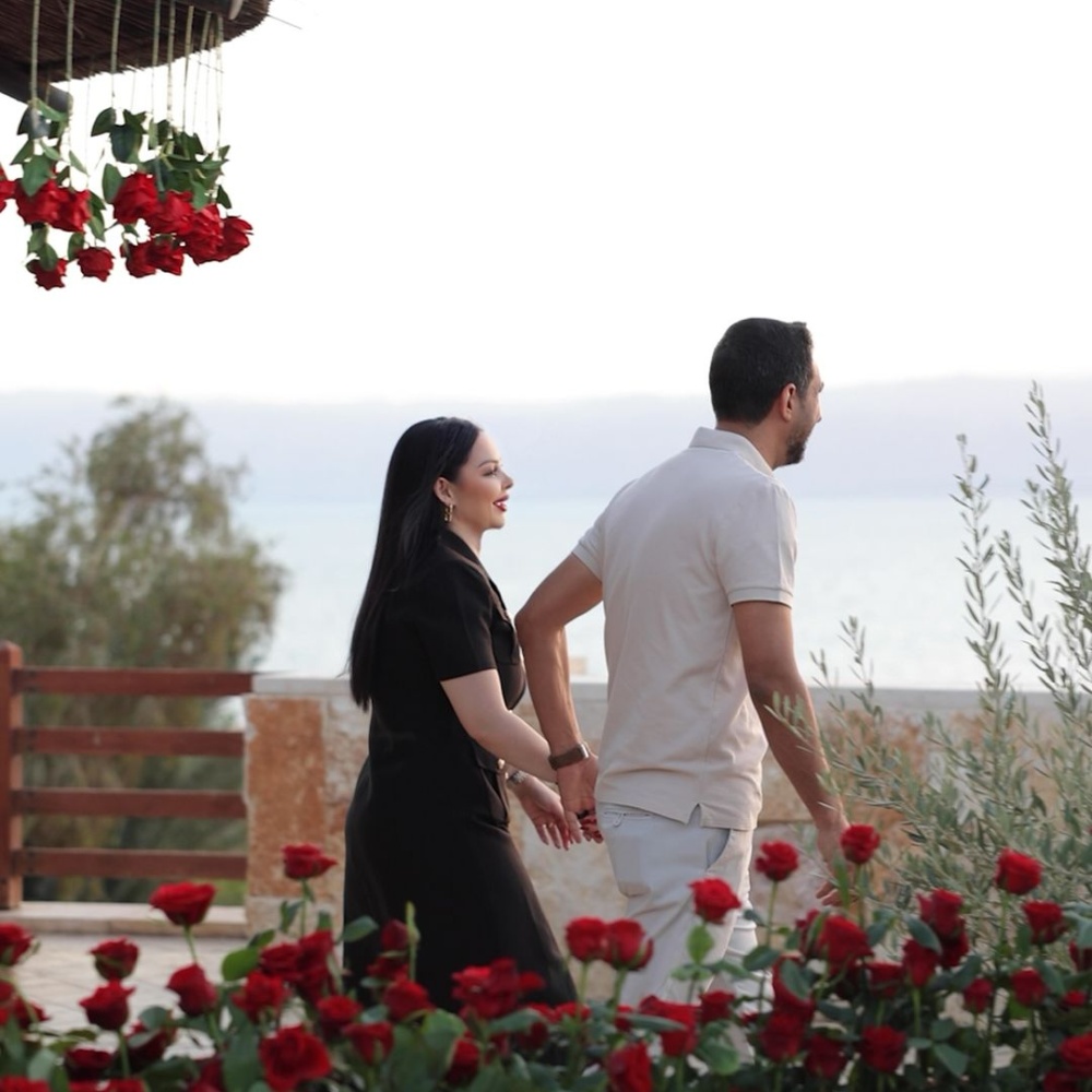 معاذ العمري نشر عدة صور رومانسية بمناسبة ذكرى زواجه بديانا كرزون