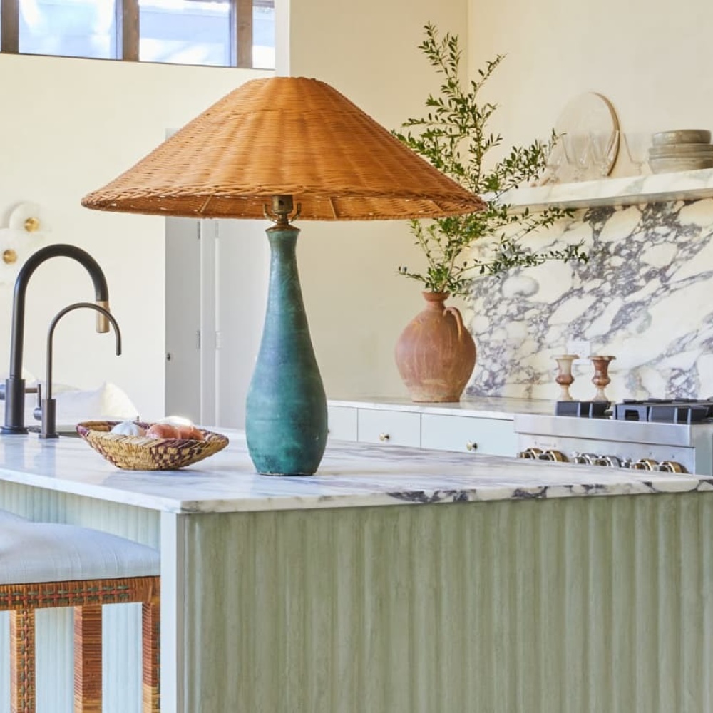 باكسبلاش مصنوع من لوح كامل من الحجر الطبيعي