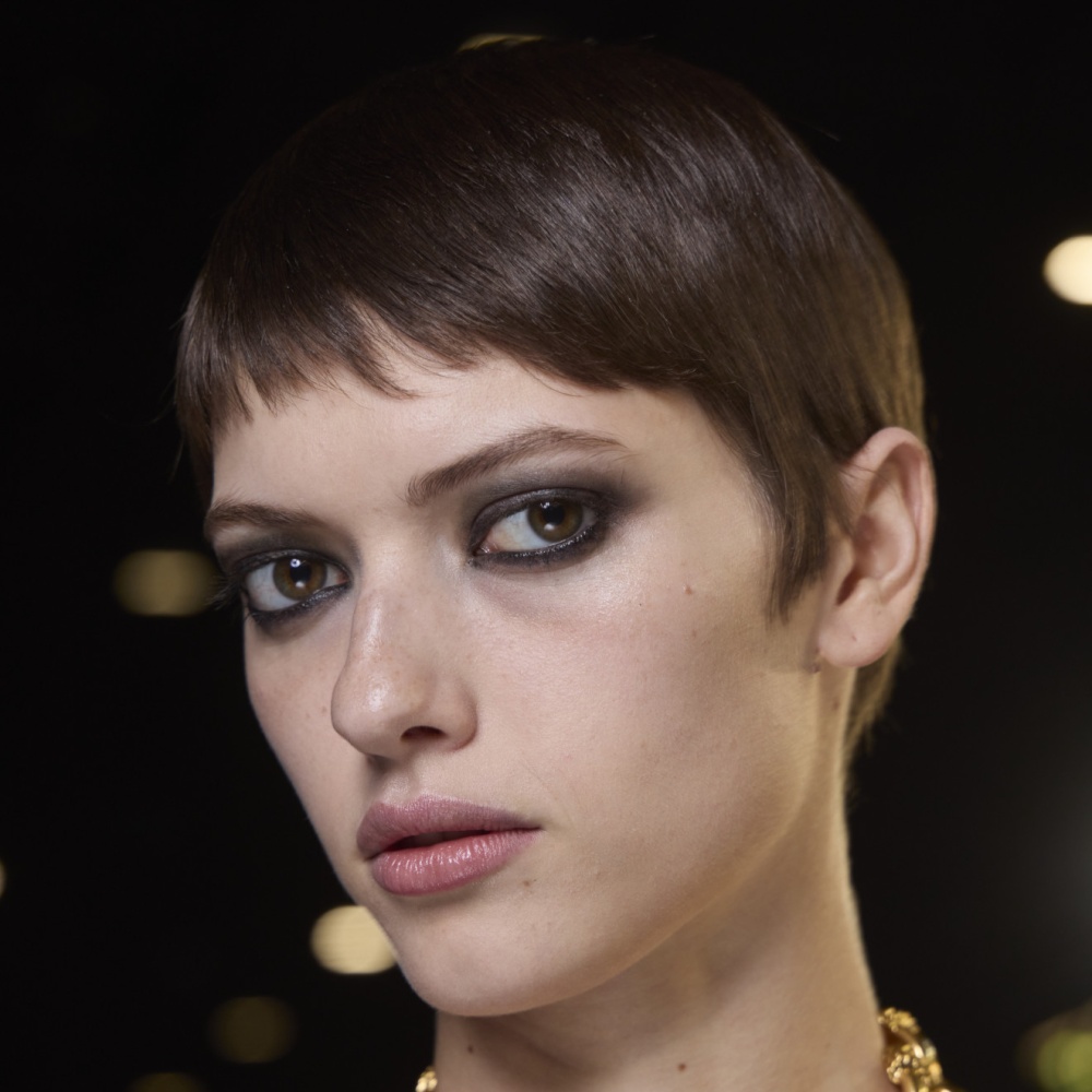 إطلالة جمالية شتوية مع رسمات الكحل والظلال الجذابة