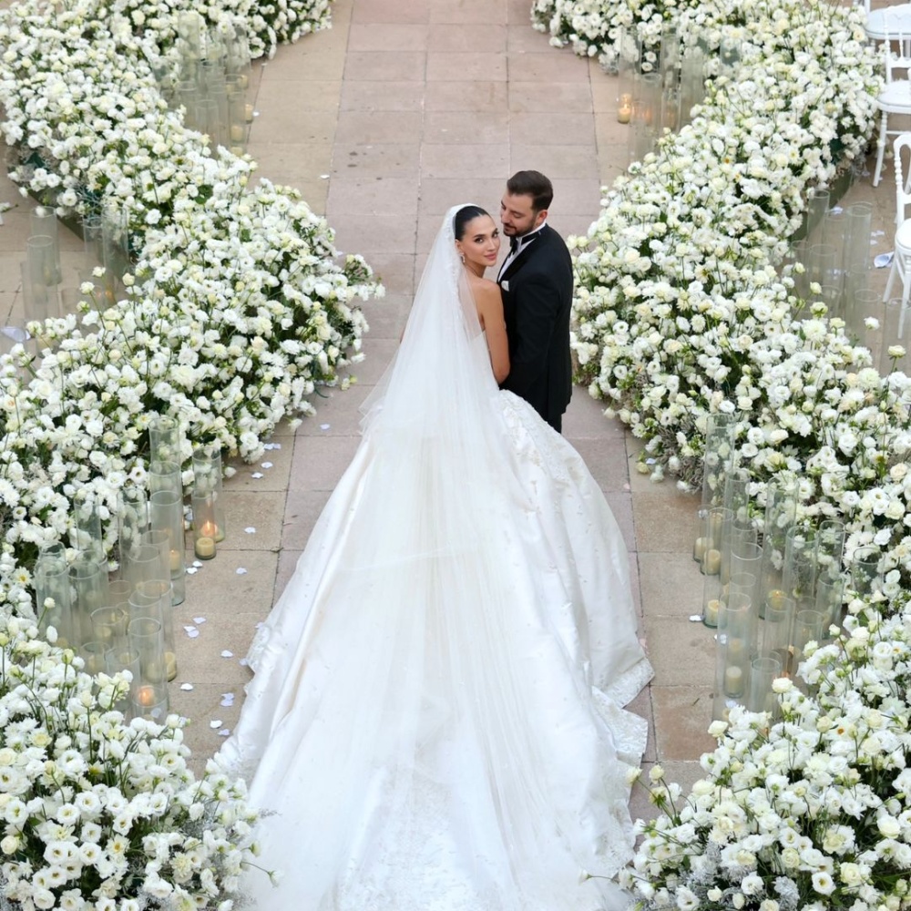 طرحة زفاف رومانسية وطويلة