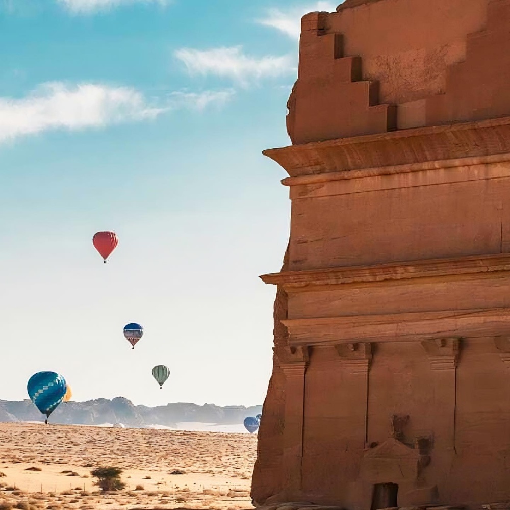 مغامرات الشتاء ركوب المنطاد والتسلق في العلا