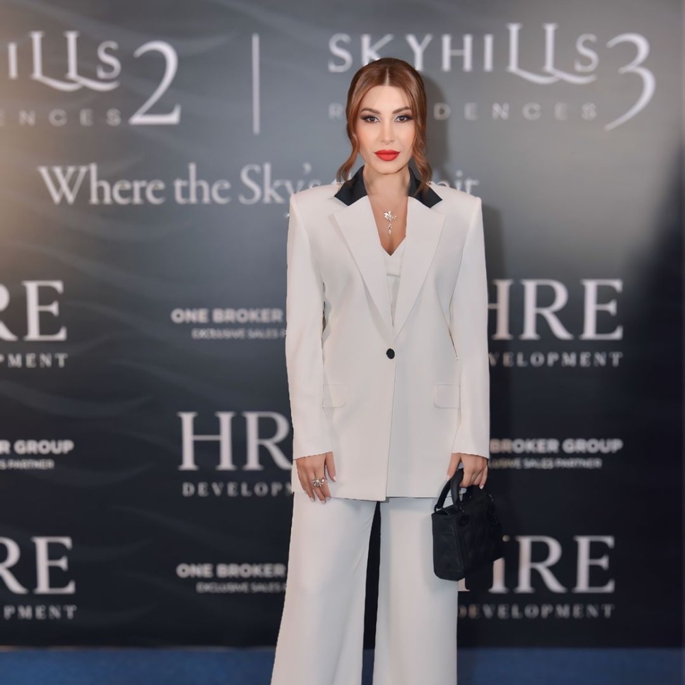 النجمات يجتمعن على عشق صيحة البدلة الكلاسيكية بأحدث ظهور