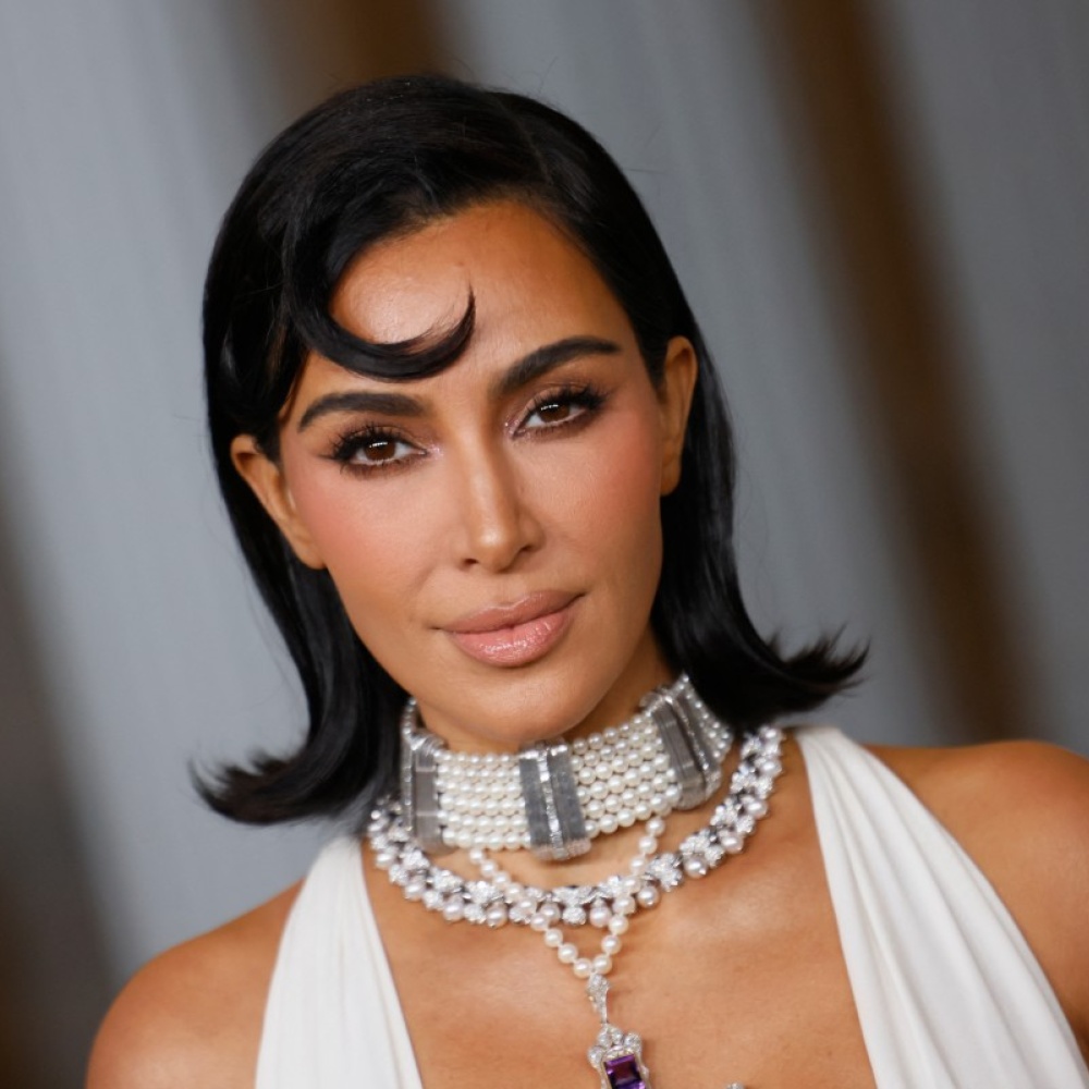 اطلالة Kim Kardashianبرسمات المكياج البني