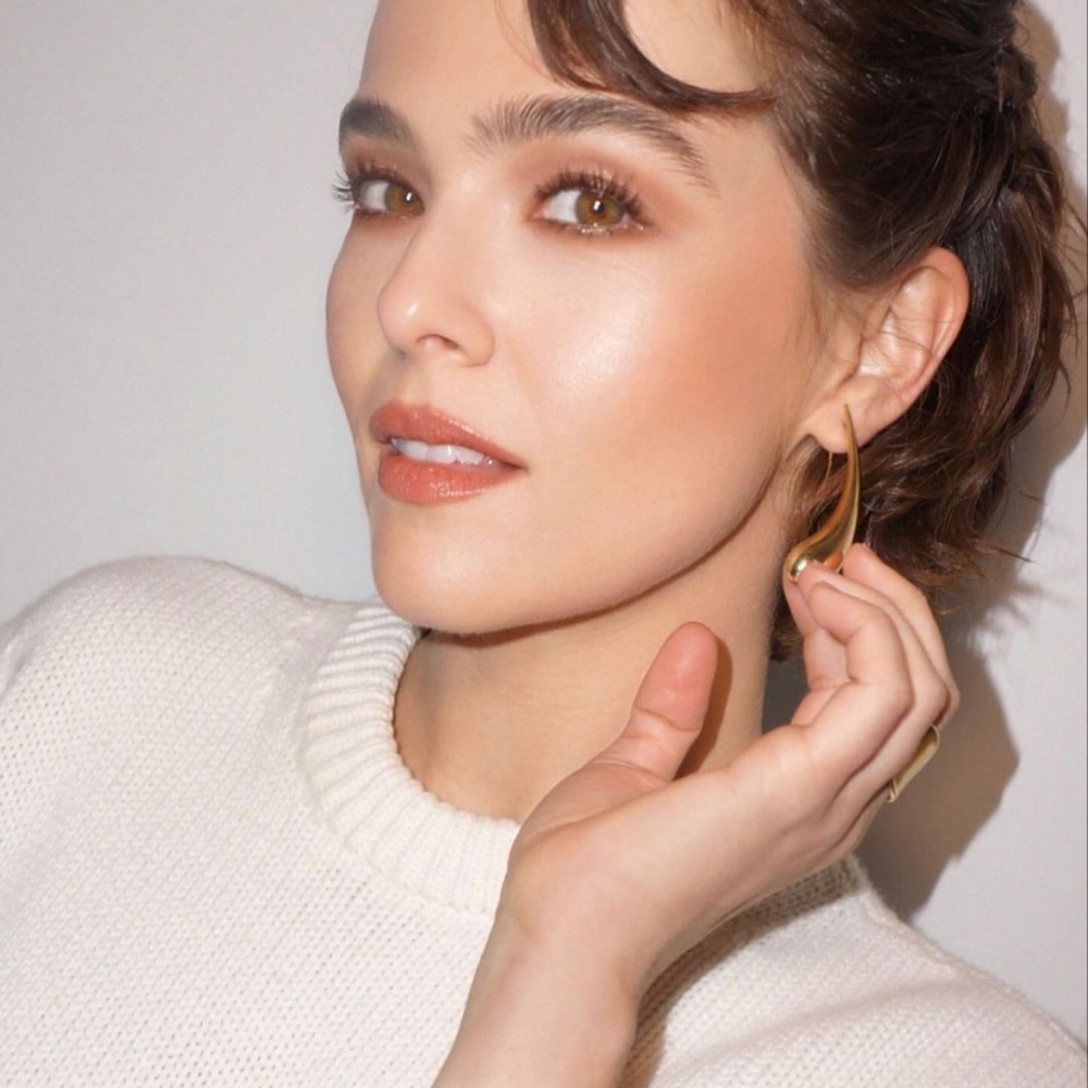 النجمة Zoey Deutch صورة من حسابها على انستغرام