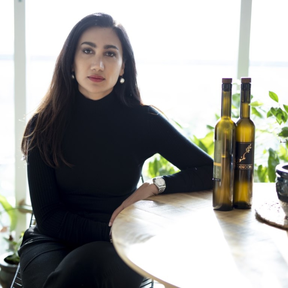 مؤسسة مكنون "حنان وهبي" أول خبيرة زيت زيتون عربية في المنطقة