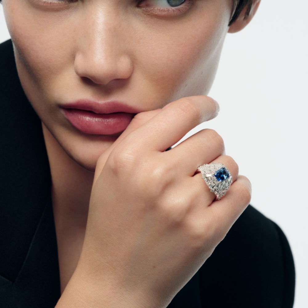 اكتشفي كنوز الموسم من علامات المجوهرات الفاخرة