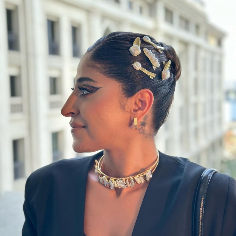 تسريحات شعر وإطلالات مكياج عصرية استلهميها من الفنانة شجون الهاجري لموسم خريف 2024