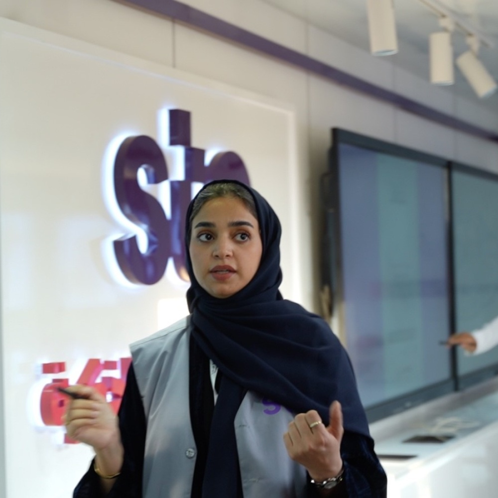 "الحافلة الذكية" من مجموعة stc تجوب المملكة للتوعية الرقمية المجتمعية