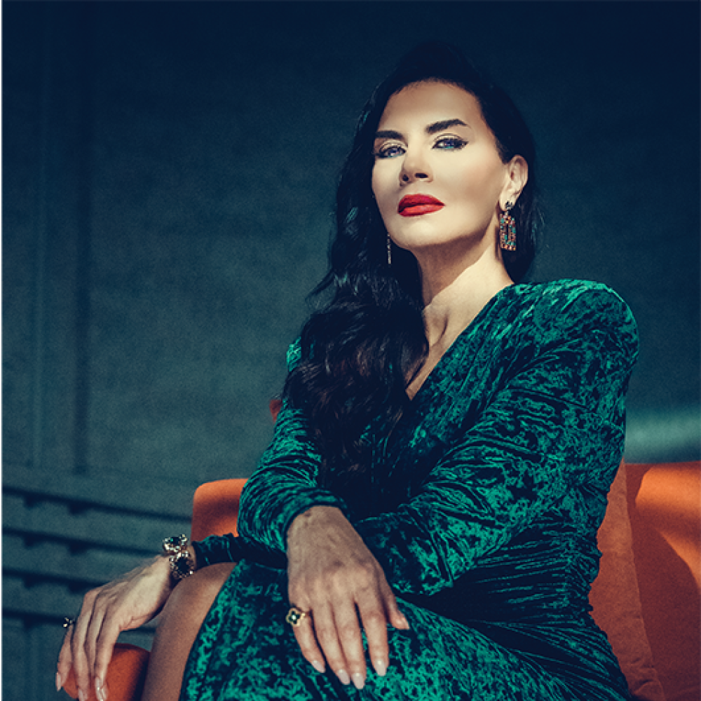 خاص "هي": فضيلة سويسي الإعلامية التي توازن بين الرصانة والجمال هكذا صنعت بصمتها في عالم الإعلام