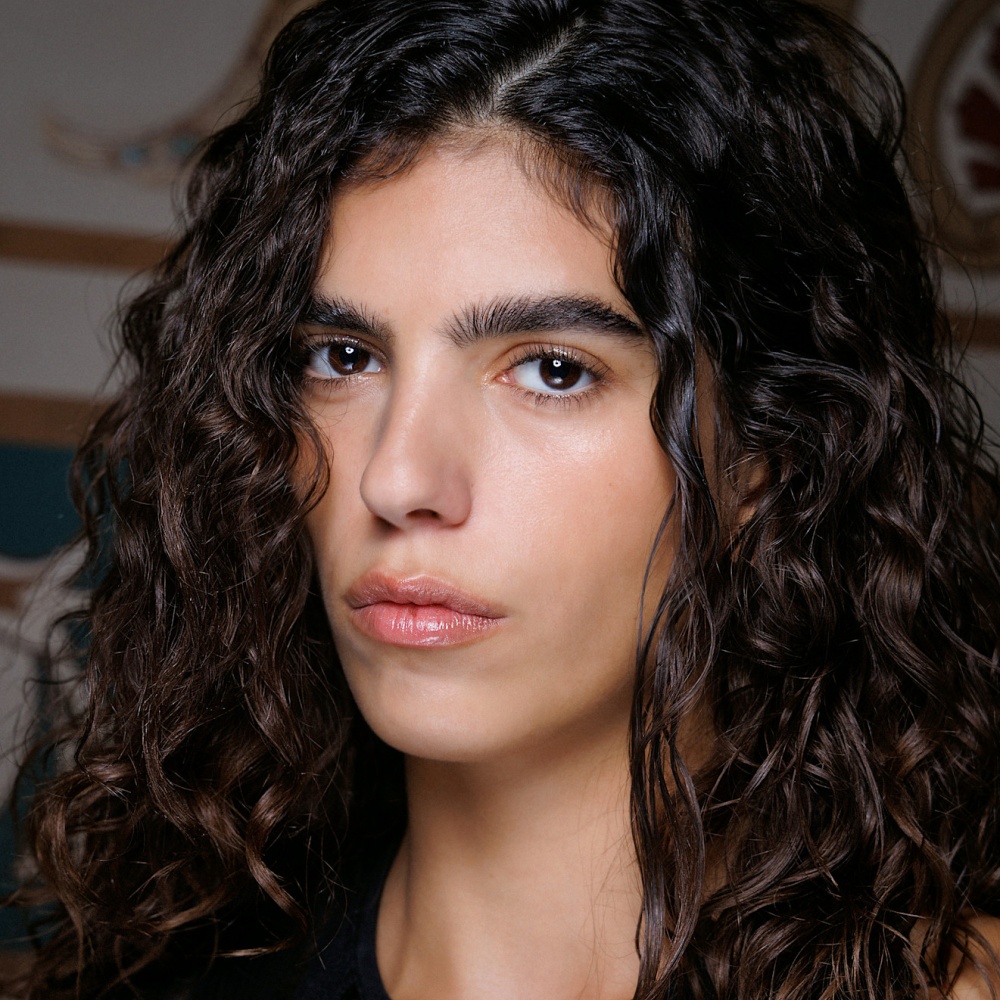 خلطات النشا لفرد الشعر المجعد وأفضل طريقة لتطبيقها