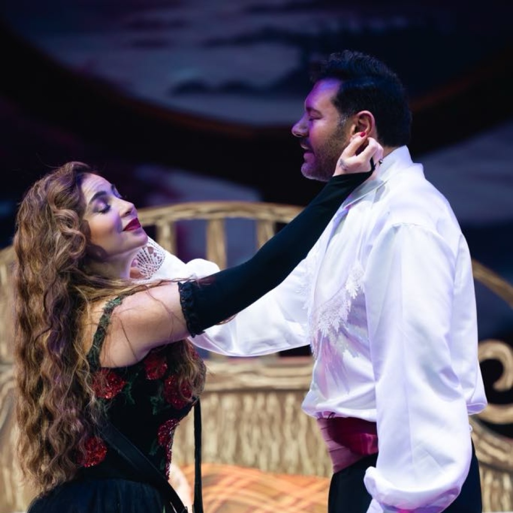 أبطال مسرحية قلبي وأشباحه