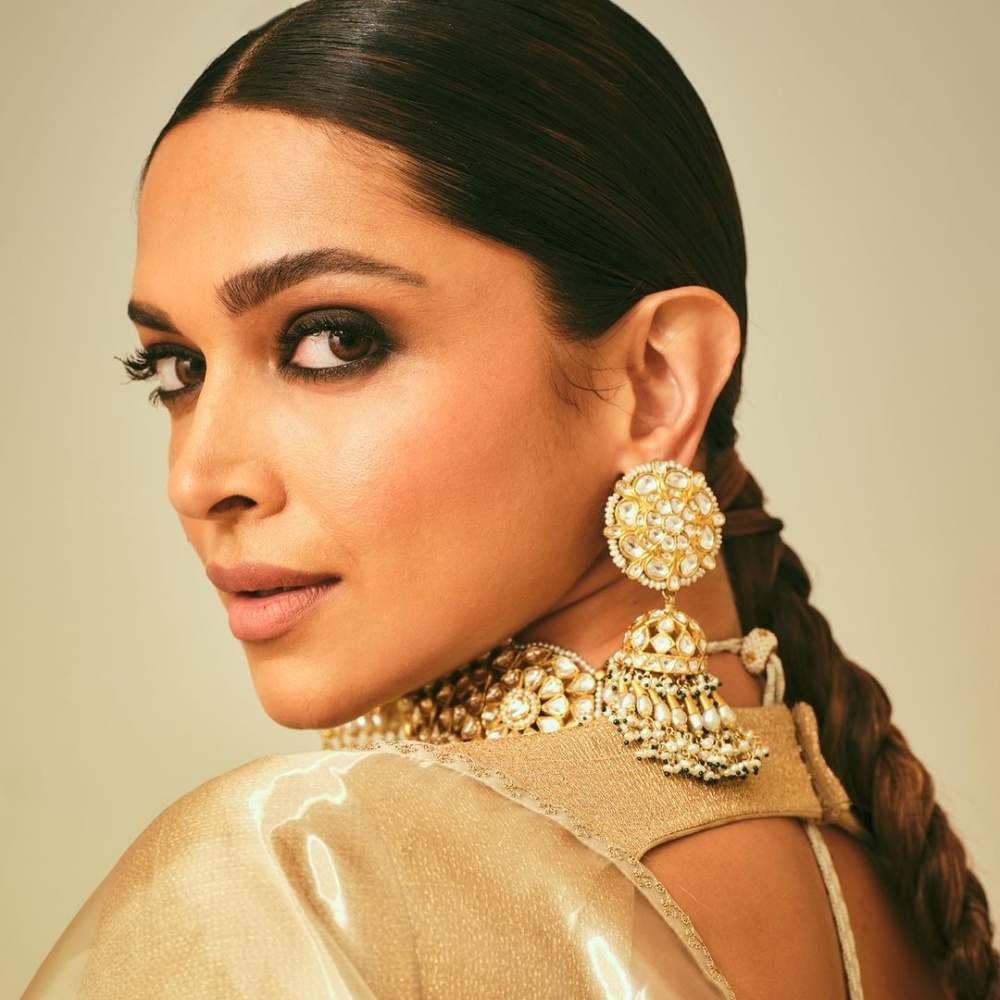 المكياج السموكي نجم عام 2024 بأسلوب النجمات العالميات