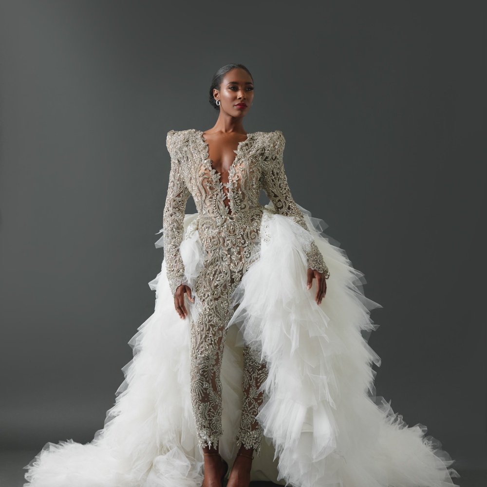 الجمبسوت الساحر لعروس اسثتنائية من توقيع إيزيه أزينابور