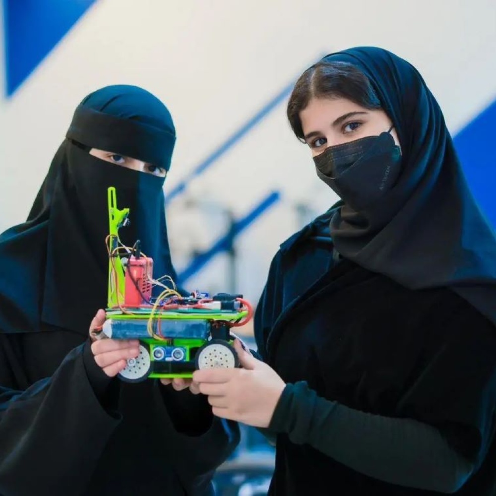 الجوهرة القحطاني وأسيل الجاسر في المركز الأول عربيًا والتاسع عالميًا في الأولمبياد العالمي للروبوت WRO 2024