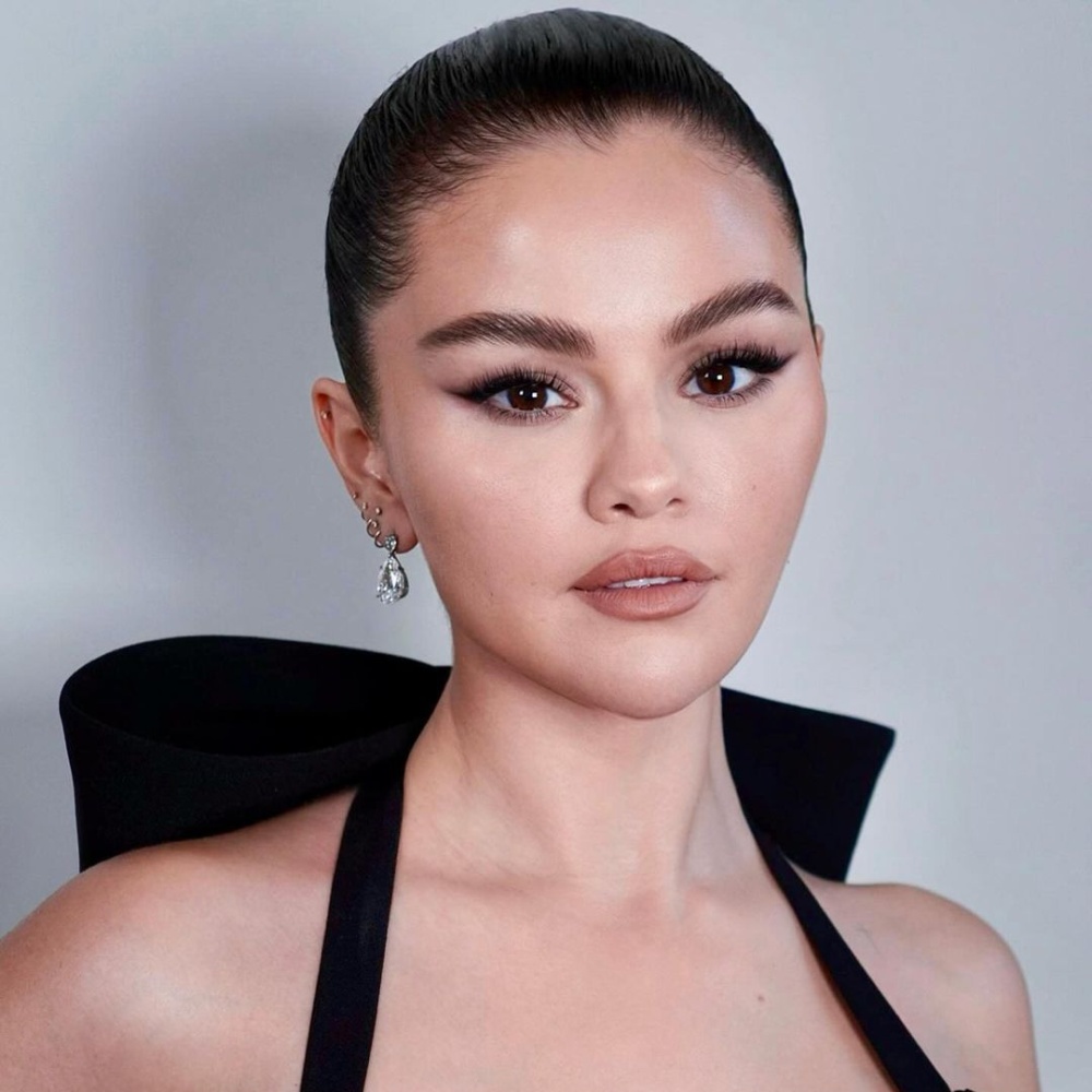 صيحات جمالية رافقت إطلالات سيلينا غوميز مع  إعلان خطوبتها عام 2024