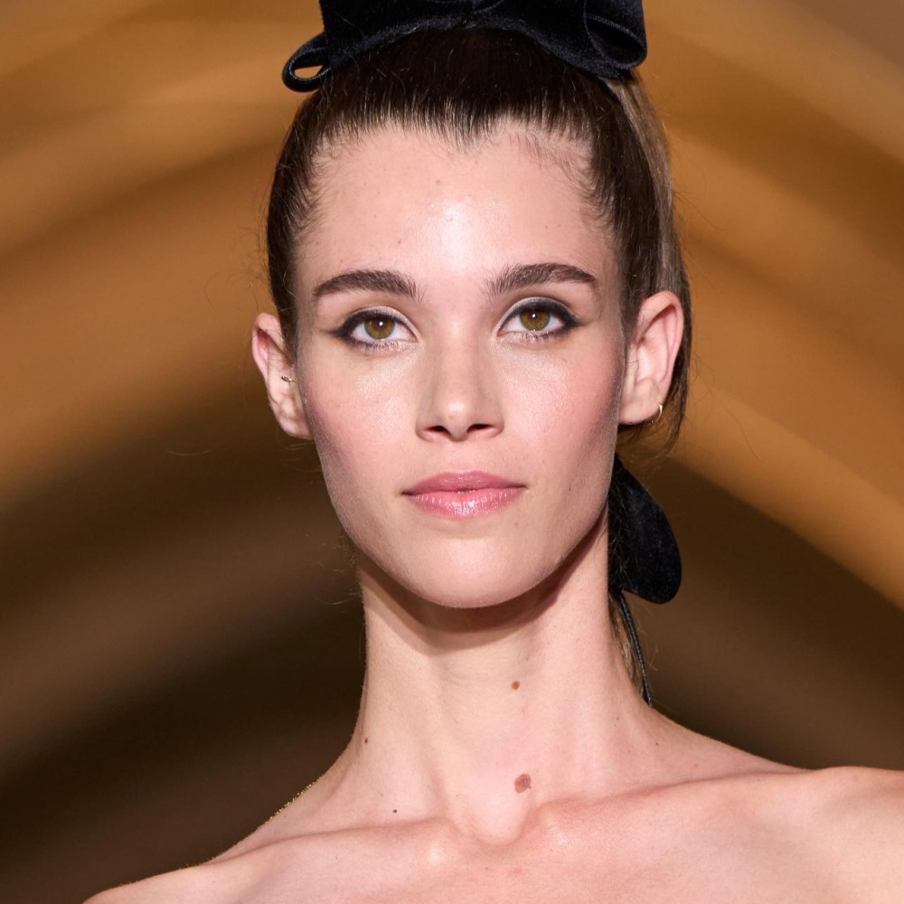 عززي نضارة بشرتك قبل راس السنة 2025 بالطرق المنزلية البسيطة