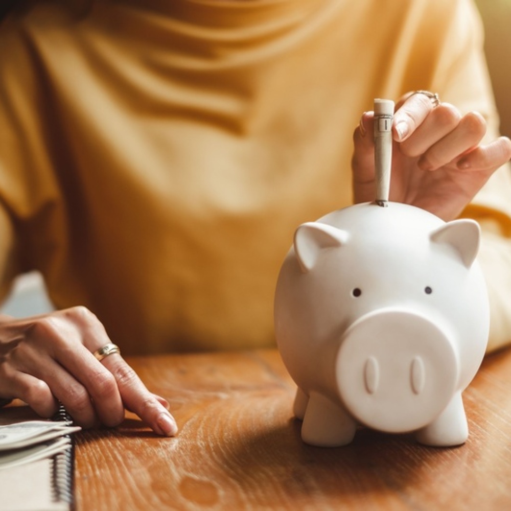 اكتشفي كيف يحميك الادخار من الأزمات المالية