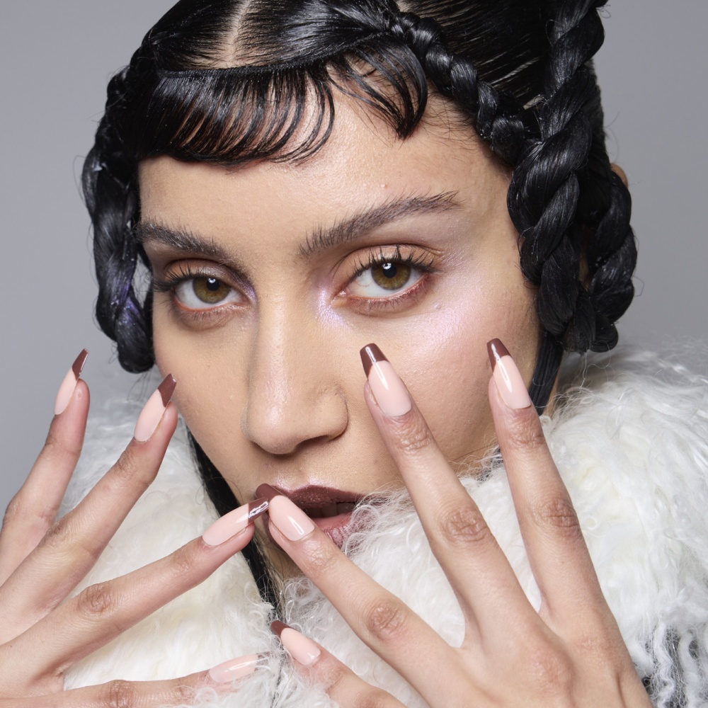 ألوان مناكير الفرانش العريضة والملونة من دار Luar