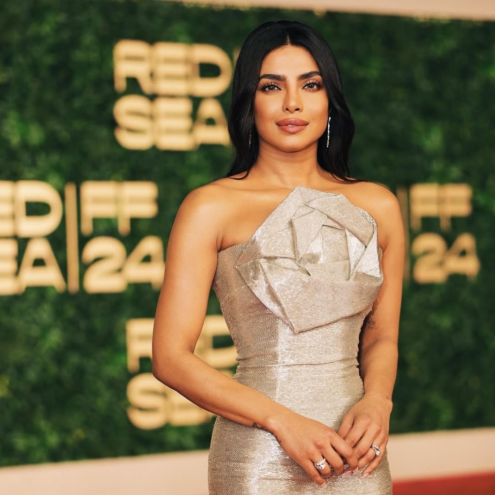 1 رئيسية إطلالة Priyanka Chopra بجمال المكياج البني- الصورة من حسابها على انستغرام