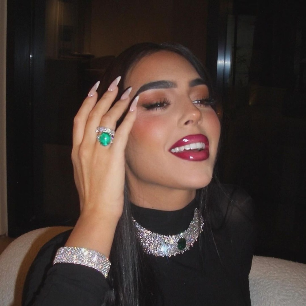 اجمل ألوان المناكير النيود اللامع للأظافر في المناسبات.. اعتمديه من وحي النجمات