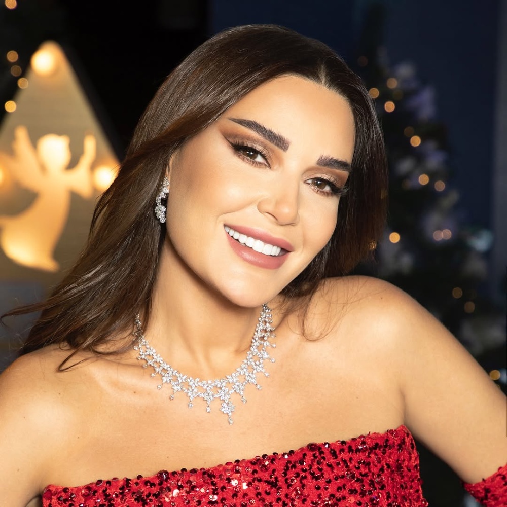 سيرين عبد النور بالمكياج البرونزي في موسم الاعياد